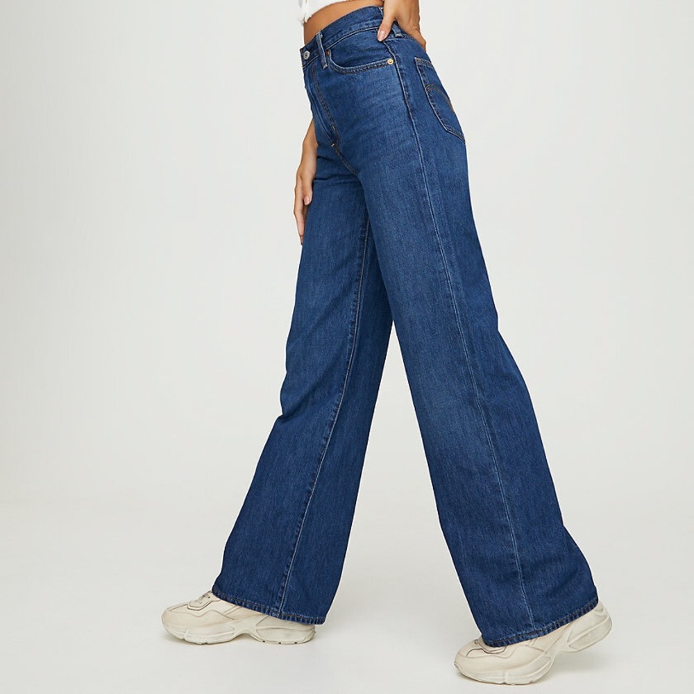 Levi’s Ribcage Wide Leg Jeans sz 32